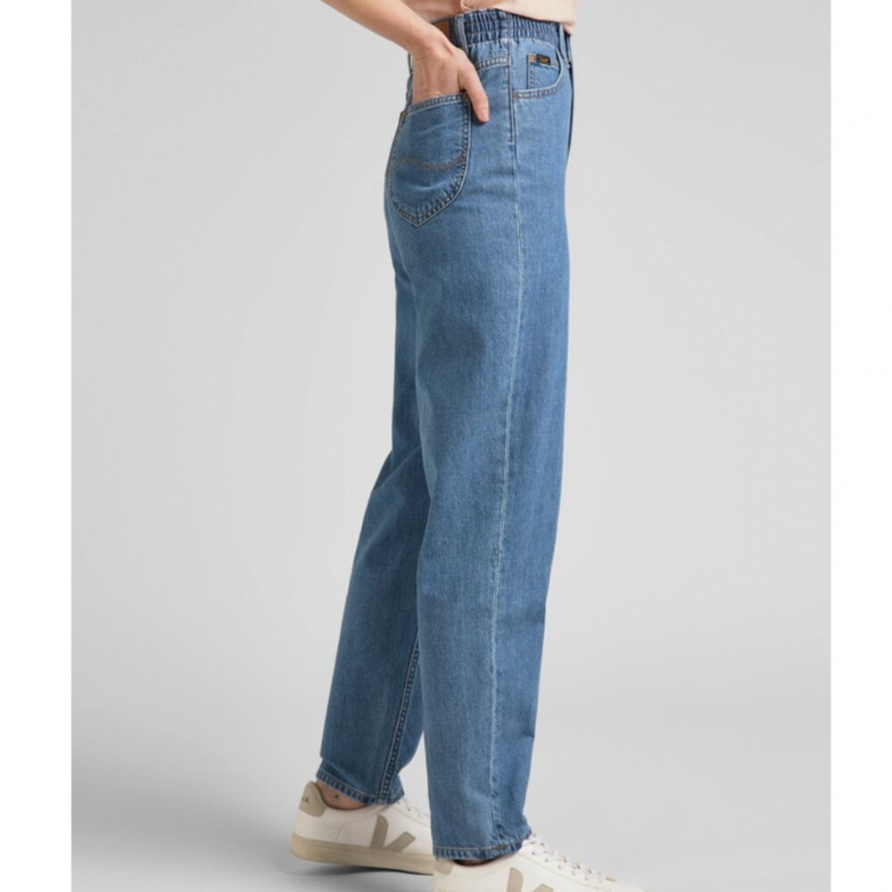 Lee Jeans Women’s European Stella High Rise Tapered Jean (Waist 26 Length 31)